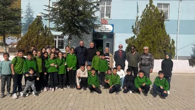 Ovakent Belediye Başkanı Tuncay Erdoğan, Gazze’ye destek kermesine katılarak emeği