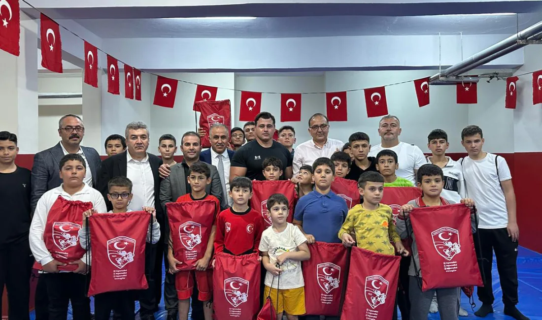 Avrupa ve Dünya Şampiyonu, Olimpiyat ikincisi milli güreşçi Rıza Kayaalp,