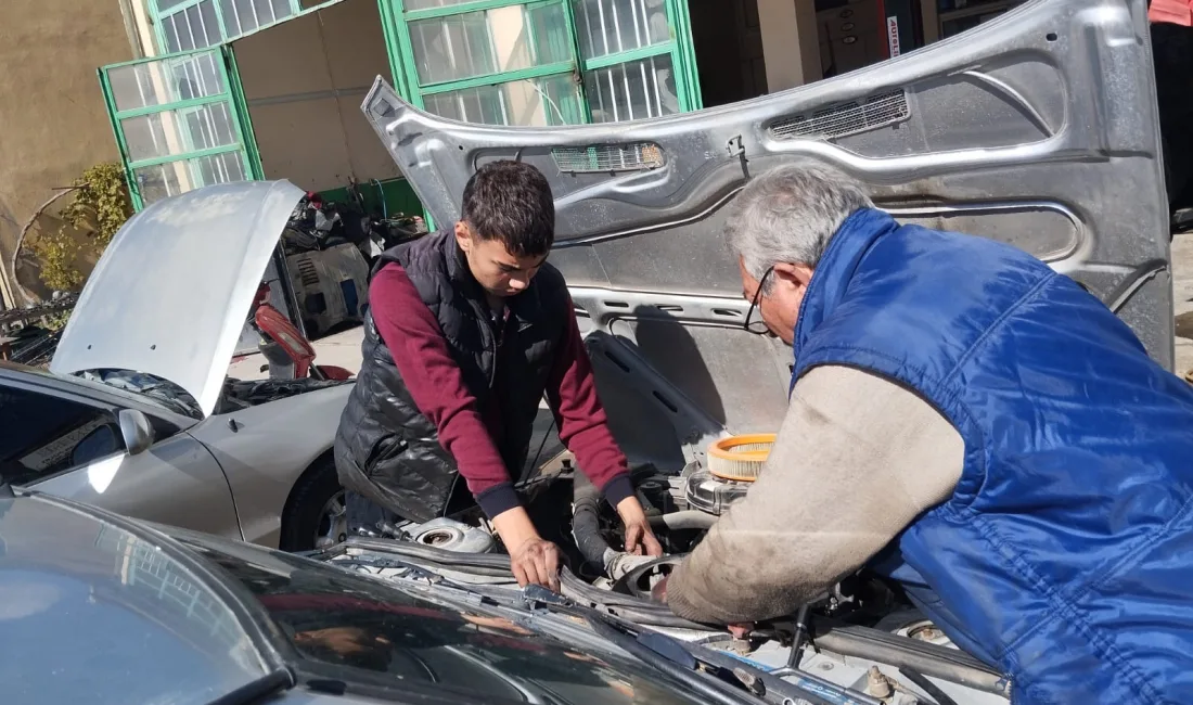 Yelken Oto sahibi Sami Yerkel, kış şartlarına uygun araç sıvılarının