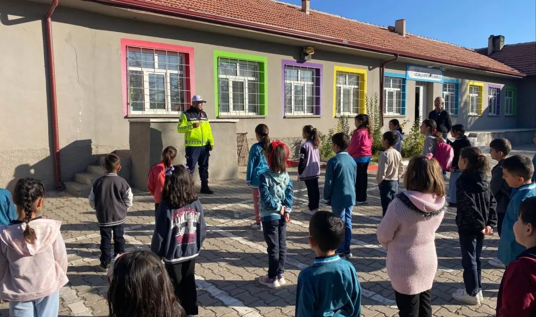 Boğazlıyan İlçe Jandarma Komutanlığı Trafik Timi, Uzunlu Beldesi İlkokulu öğrencilerine