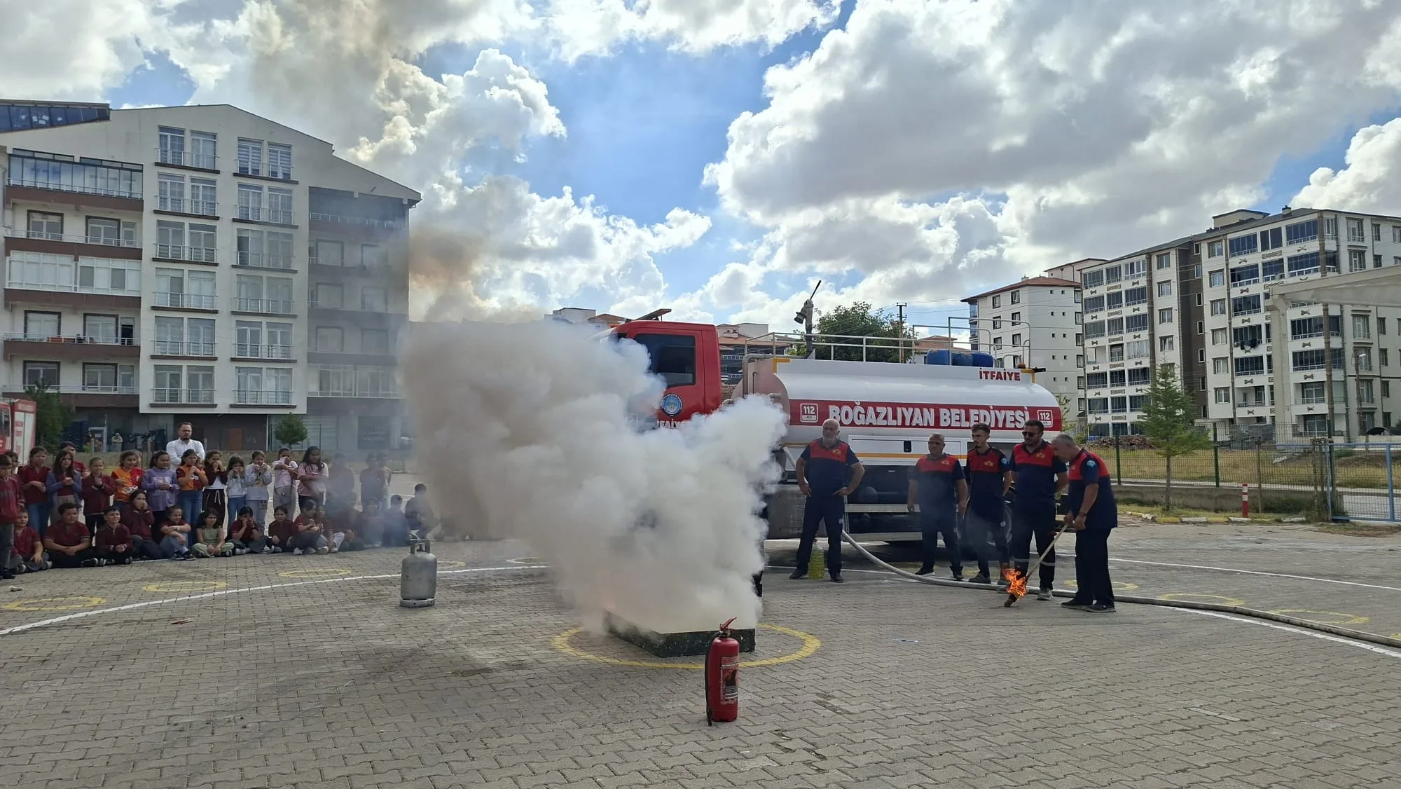 Okul Müdürü Duran Akdoğan, başarılı geçen tatbikat sonrası Başkan Gökhan