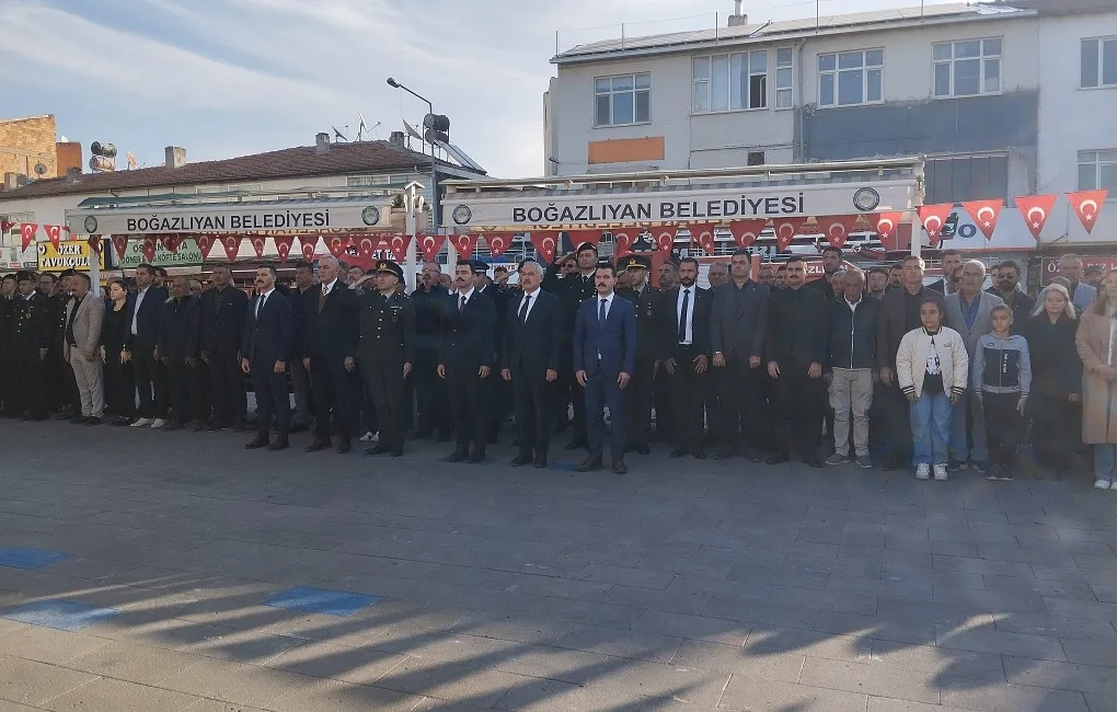 Boğazlıyan’da 10 Kasım Atatürk’ü Anma Günü kapsamında düzenlenen programda öğrencilerin