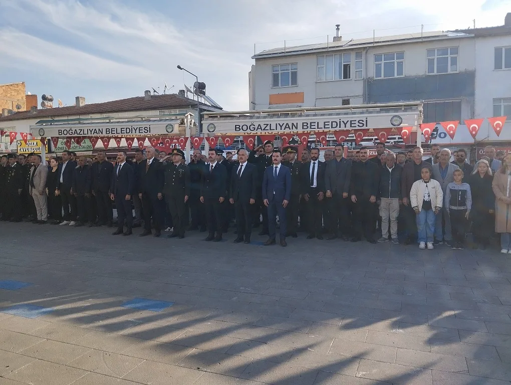 Boğazlıyan’da 10 Kasım Atatürk’ü Anma Günü kapsamında düzenlenen programda öğrencilerin