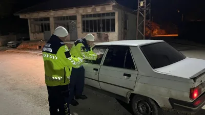 Yozgat genelinde yapılan jandarma trafik uygulamalarında alkollü, belgesiz ve muayenesiz