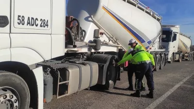 Şefaatli İlçe Jandarma Komutanlığı ekipleri, kış mevsimiyle birlikte yol kontrol