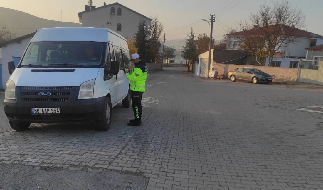 Yozgat genelinde okul servislerine yönelik denetimlerde emniyet kemeri, DUR levhası
