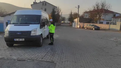 Yozgat genelinde okul servislerine yönelik denetimlerde emniyet kemeri, DUR levhası