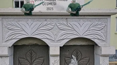 Laloğlu Doğaltaş İşletmesi’nden Eyüphan Bozlar tarafından yapılan çeşme, köy halkı