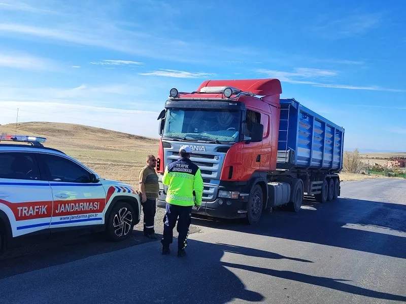 Yozgat İl Jandarma Komutanlığı Trafik Timi, yük ve yolcu taşıyan