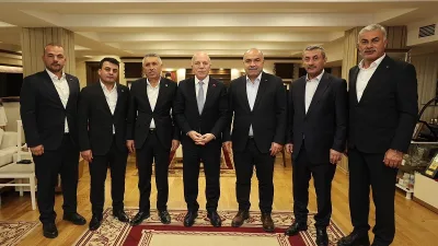 Uzunlu Belediye Başkanı Mustafa Uçar ve beraberindeki Yozgatlı belediye başkanları,