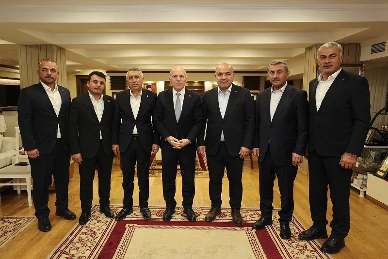 Uzunlu Belediye Başkanı Mustafa Uçar ve beraberindeki Yozgatlı belediye başkanları,