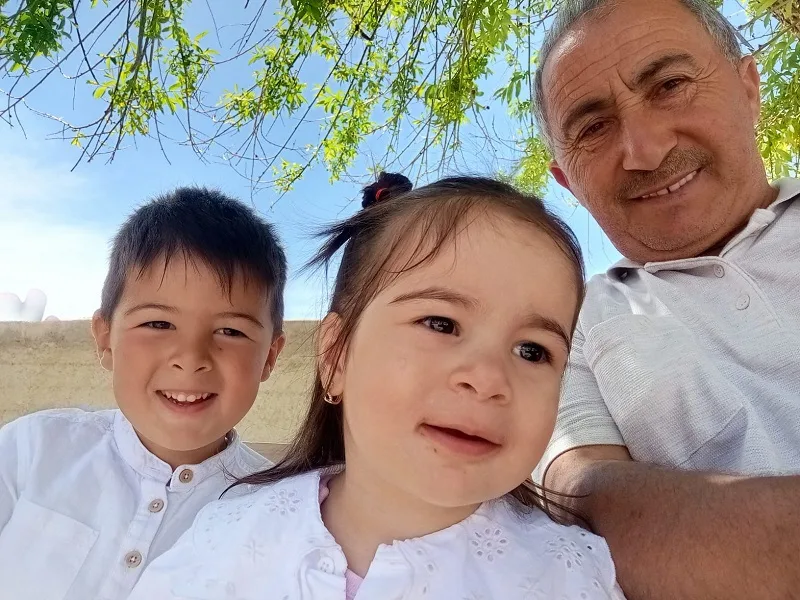 Sırçalı Kasabası’nda yıllardır hizmet veren İzzet Çevik, market işletmeciliğinin yanı