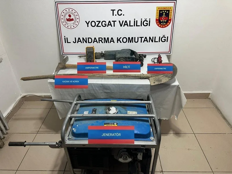 Yozgat’ta jandarma ekiplerinin ortak operasyonunda kaçak kazı yapan bir şahıs