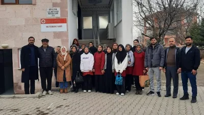 Boğazlıyan Kız Anadolu İmam Hatip Lisesi öğrencileri, sosyal medyada namaz