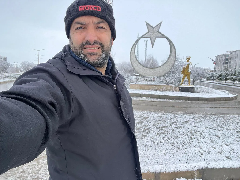 Yalçınkaya Oto Lastik işletme sahibi Mustafa Yalçınkaya, kar manzaralı Boğazlıyan