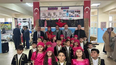 Borsa İstanbul Şükran Ana İlkokulu’nda gerçekleşen programda öğrenciler yöresel kıyafet