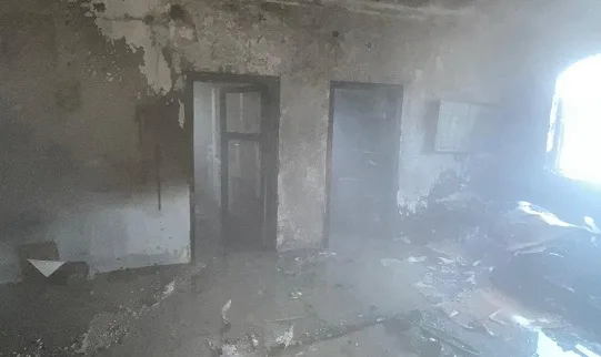 Belediye Başkanı Mustafa Parlak, yangından etkilenen aile için yardım kampanyası