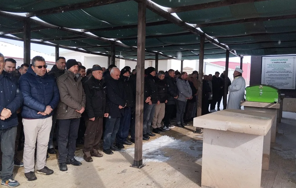 Merhume Şerife Demircan, öğle namazına müteakip kılınan cenaze namazının ardından