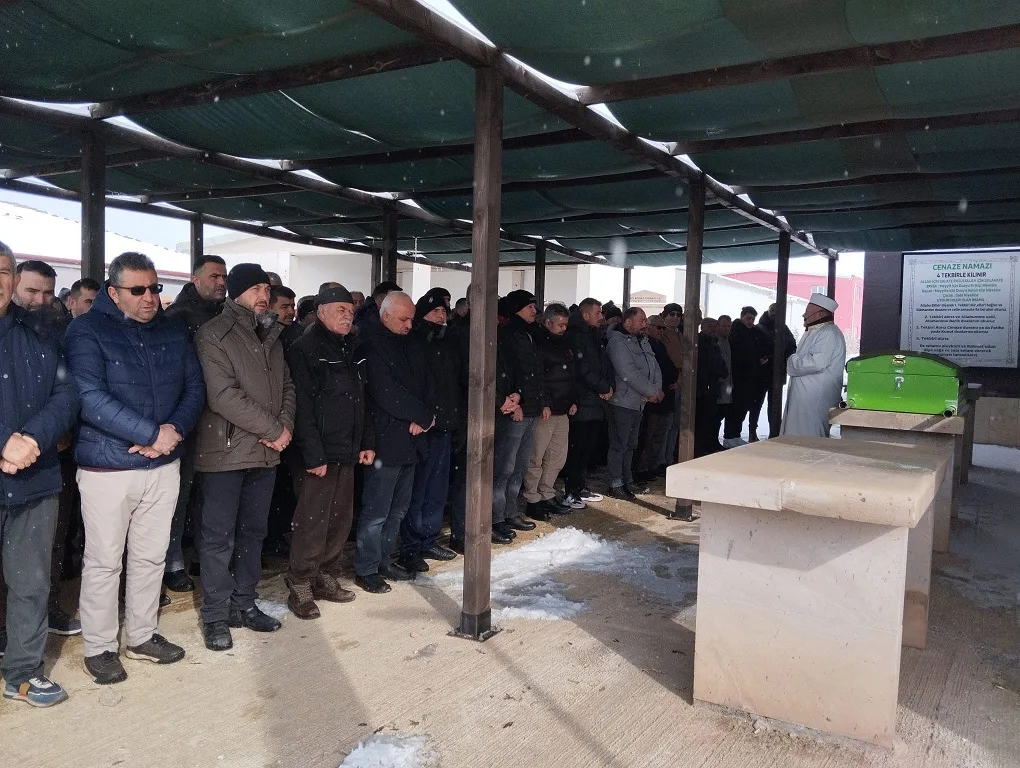 Merhume Şerife Demircan, öğle namazına müteakip kılınan cenaze namazının ardından