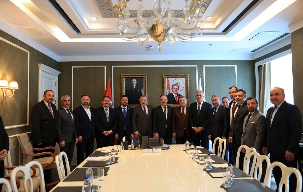 Ovakent Belediye Başkanı Tuncay Erdoğan ve beraberindeki heyet, Gençlik ve