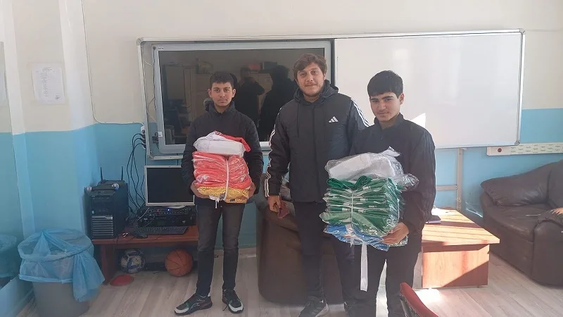 TÜLEKLER GROUP, Boğazlıyan Yamaçlı Kasabası Ortaokulu futbol takımının tüm forma