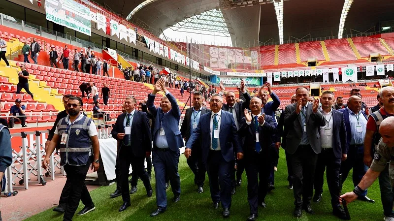 Kayseri Pancar Ekicileri Kooperatifi Başkanı Hüseyin Akay, pancar üreticilerinin merakla