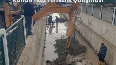 Boğazlıyan Belediyesi, Taşkın Önleme Tahliye Kanalı boyunca temizlik çalışmalarını aralıksız