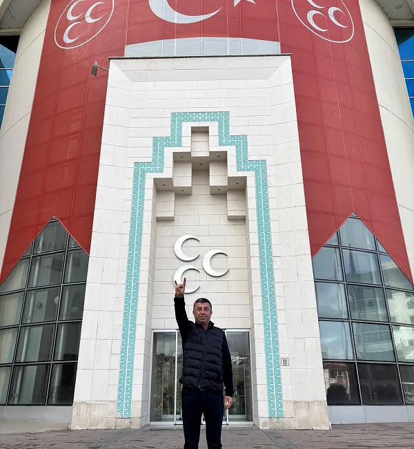 Beşir Işık, Ankara’da genel merkez önünden yaptığı paylaşımla ülkücü camiada