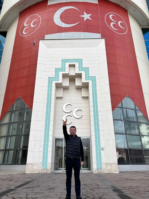 Beşir Işık, Ankara’da genel merkez önünden yaptığı paylaşımla ülkücü camiada