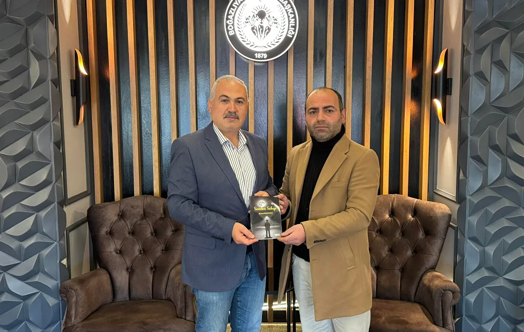 Boğazlıyan Belediye Başkanı Gökhan Coşar, “Senden Sebep” adlı şiir kitabının