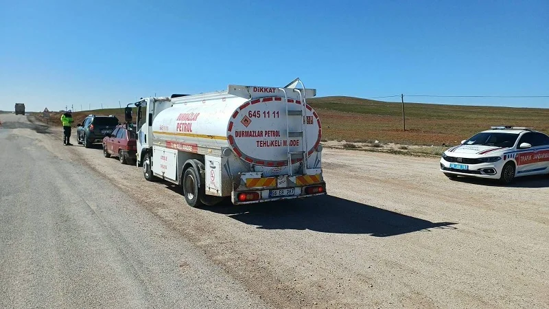 Boğazlıyan İlçe Jandarma Komutanlığı trafik ekipleri, Yenifakılı yolunda sürücülere hem