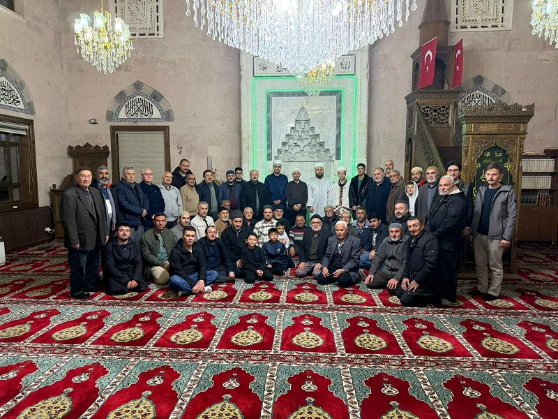 Boğazlıyan Yukarı Mahalle Camii’nde düzenlenen hatimle teravih namazı programında, hafızlar