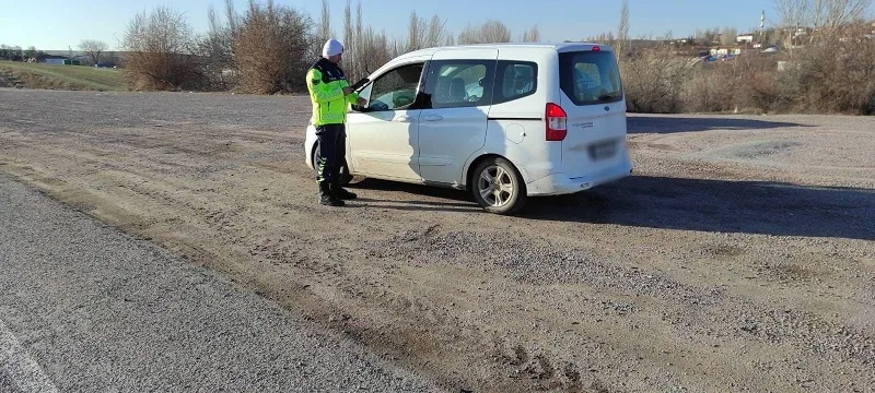 Boğazlıyan İlçe Jandarma Komutanlığı ekiplerince yapılan yol kontrolünde, yabancı uyruklu