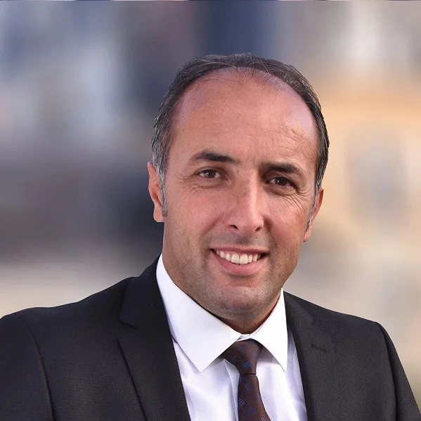 Metin Yavuz, Valenton kentinde yapılan seçimlerde yeniden belediye başkanı seçildi.