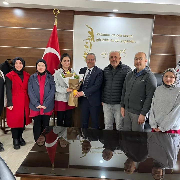 Boğazlıyan Kız Anadolu İmam Hatip Lisesi idareci, öğretmen ve öğrencileri,