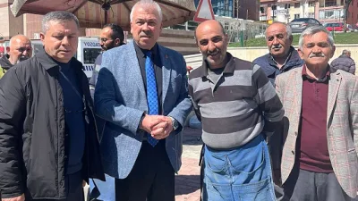 CHP Yozgat İl Başkanı Abdullah Yaşar, Salı pazarında esnaf ve