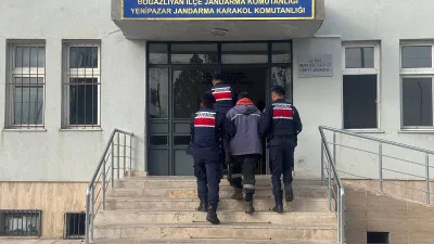 Yozgat İl Jandarma Komutanlığı ekipleri, aranan şahıslara yönelik operasyonlarda 3