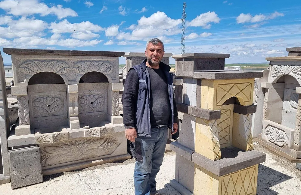 Boğazlıyan’da faaliyet gösteren Laloğlu Doğaltaş, Eyüphan Bozlar’ın ustalığında mermer işçiliğinde