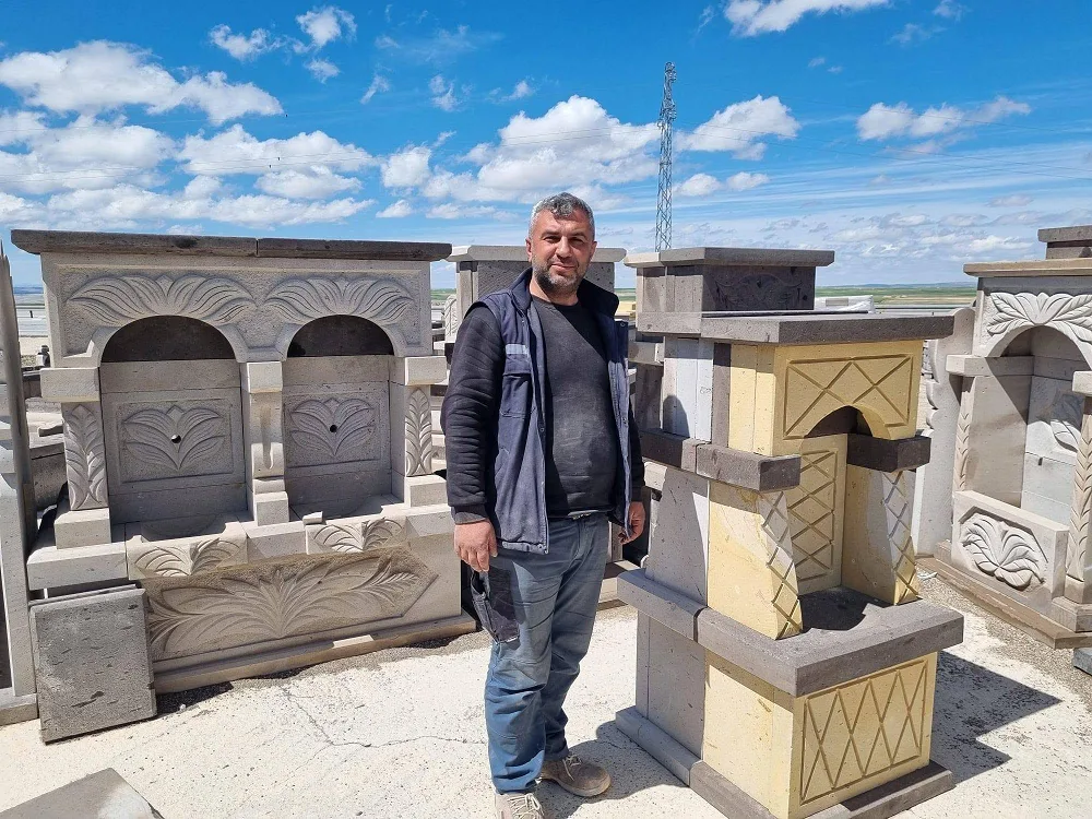 Boğazlıyan’da faaliyet gösteren Laloğlu Doğaltaş, Eyüphan Bozlar’ın ustalığında mermer işçiliğinde