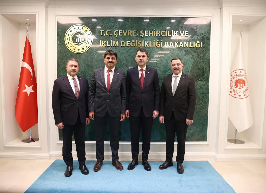 Sırçalı Belediye Başkanı Mustafa Parlak, MHP heyetiyle birlikte Bakan Murat