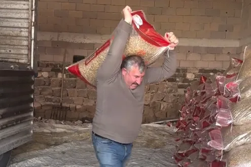 Boğazlıyan’da çiftçilik ve hayvancılık yapan İbrahim Tamer, işçi bulamayınca kamyon