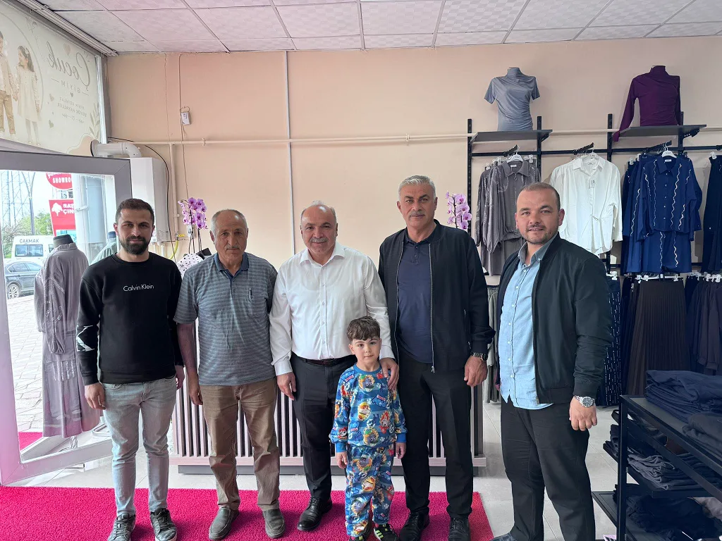 Boğazlıyan’da hizmete açılan Modam Rabia Butik’i ziyaret eden belediye başkanları,