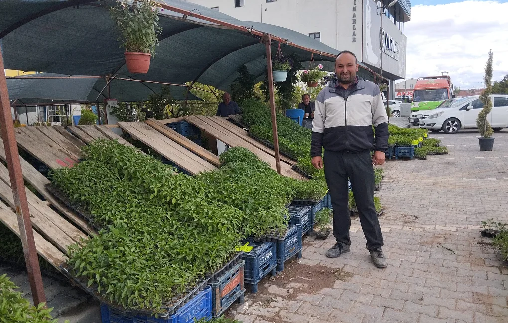 Onur Köylüoğlu öncülüğünde hizmet veren Köylüoğlu Çiçek ve Fidancılık, bahar