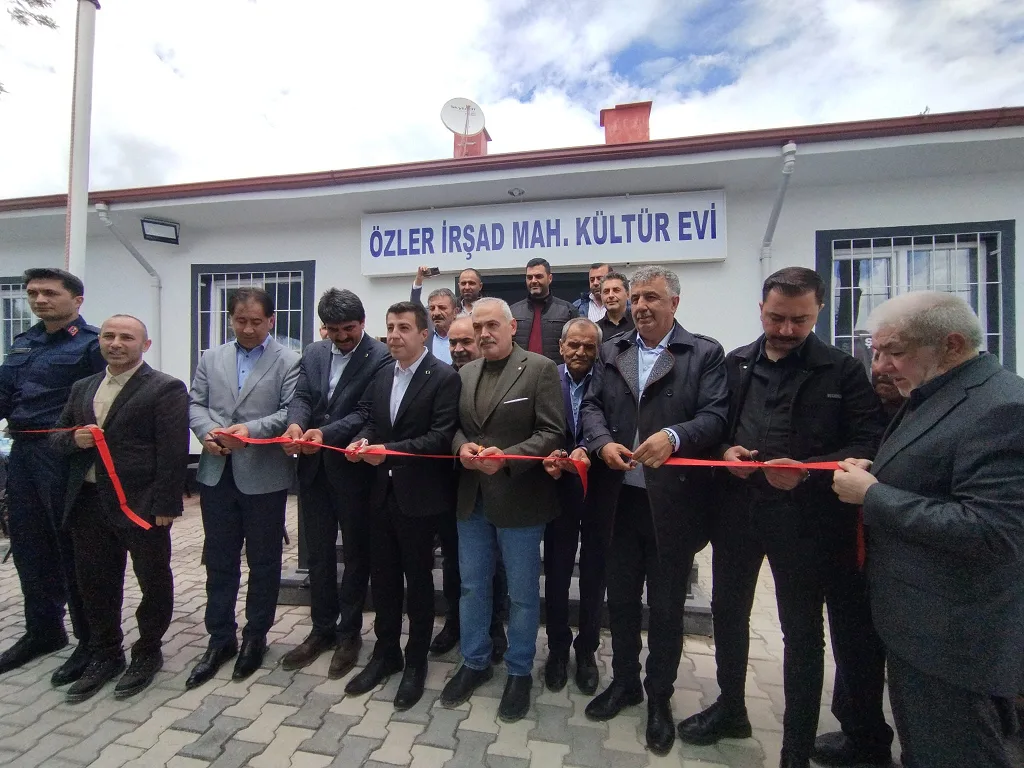 Özler Köyü İrşad Mahallesi’nde yapımı tamamlanan Kültür Evi, yoğun katılımla