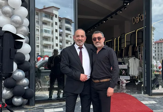 Rasık Özkan, inşaatını yaptığı Koçaklar AVM açılışına katılarak yatırımın bölge