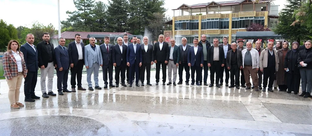 AK Parti Yozgat Milletvekili Süleyman Şahan, Uzunlu’da teşkilat mensuplarıyla bir