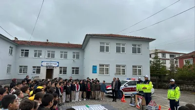Yozgat İl Jandarma Komutanlığı ekipleri, Trafik Haftası kapsamında öğrencilere yönelik