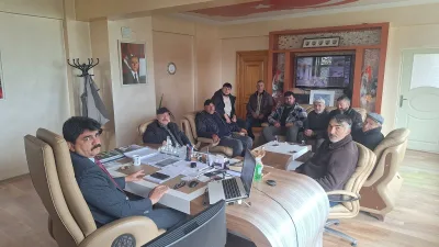 Sırçalı Belediye Başkanı Mustafa Parlak, besicilerle yapılan toplantıda çevre sağlığı