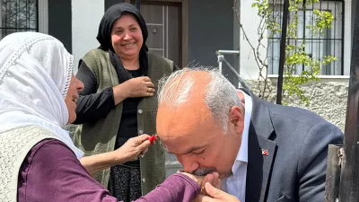 Uzunlu Kasabası Belediye Başkanı Mustafa Uçar, Anneler Günü kapsamında şehit