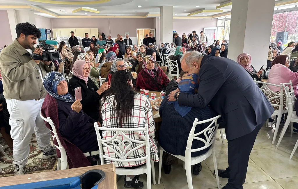 Uzunlu Belediye Parkı’nda düzenlenen Hıdırellez etkinlikleri, yoğun katılımla coşkulu anlara